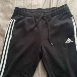 Adidas sweatpants with drawstring to fit waist !
